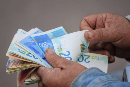 أزمة مالية مستمرة.. ترقب لقرار الحكومة بشأن رواتب الموظفين الثلاثاء القادم