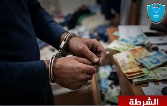 كشف ملابسات سرقة 618 ألف شيكل من إحدى الشركات في رام الله
