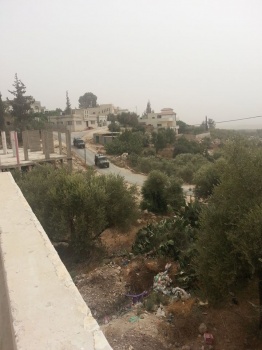 صور / اقتحام قوات الاحتلال قرية بيت سيرا قضاء رام الله واطلاق قنابل الغاز صوب منازل المواطنين