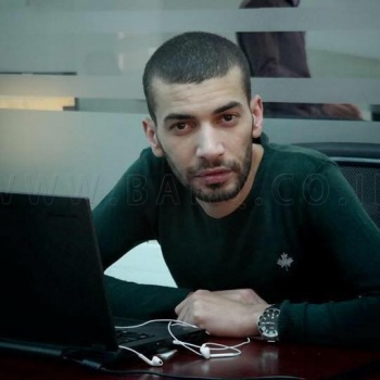 عمر زوربا : هذا ما حصل معي في أول يوم بالسجن مع هذا الشرطي