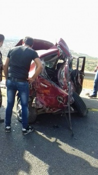 صور / اصابة شاب فلسطيني بجروح بحادث سير بين سيارته وباص للمستوطنين غرب قرية جيت - قلقيلية