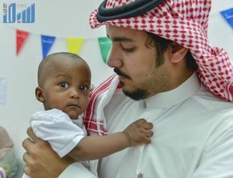 نيجيرية فقدت رضيعها في "التدافع" وعثرت عليه "بحملة واتساب"