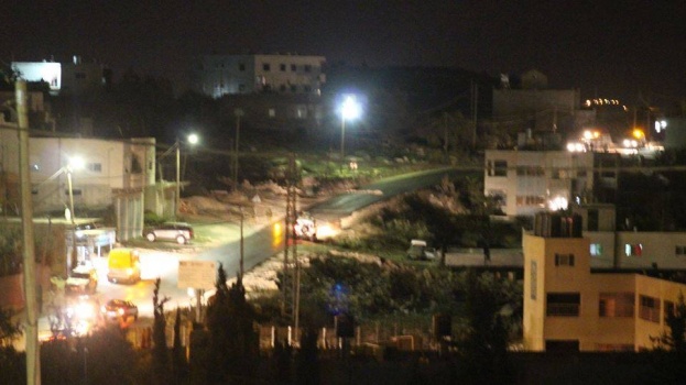 انباء اولية عن استشهاد شاب فلسطيني برصاص قوات الاحتلال على مثلث خرسا قرب دورا  بزعم محاولته القاء كوع متفجر