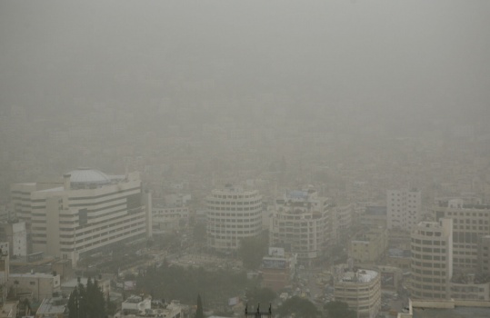 موجات الغبار مستمرة على فترات وبشدة متفاوتة حتى الاحد القادم