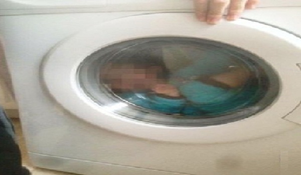 خادمة تقتل طفلة بإغراقها في غسالة ملابس !!