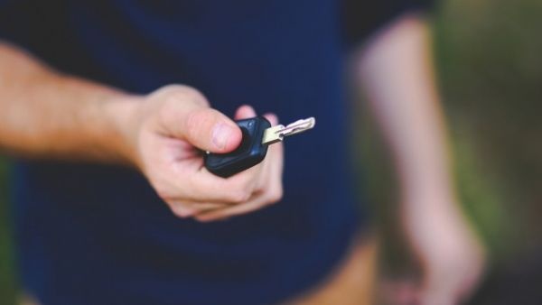 مراهقو نابلس ضحية عصابات تأجير السيارات الخاصة