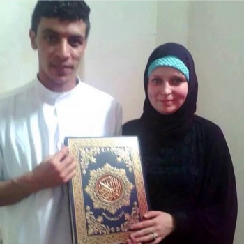 جزائري من مدينة قسنطينة يُدخل فتاة روسية للإسلام ويتزوجها