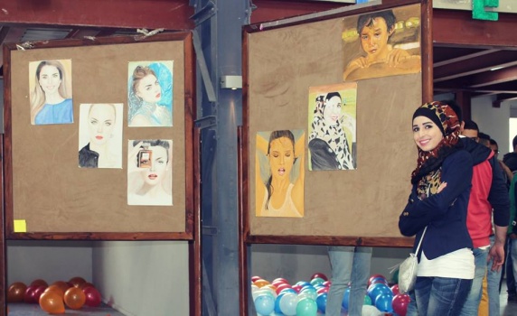 الفلسطينية "سارة عساف" ابداع لا متناهي بفن الرسم