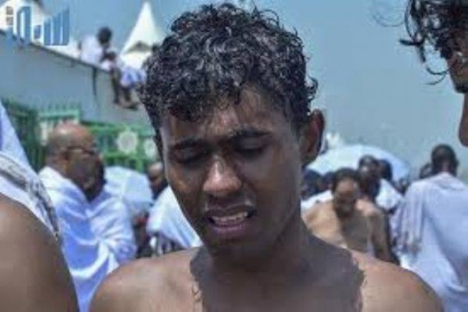 ذهب لشراء الماء.. فنجا من حادث التدافع ومات أصدقائه