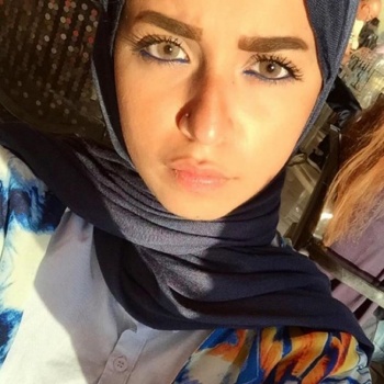 بالصور / مصرية محجبة يتابعها أكثر من 90 ألف شخص.. بسبب جمالها وأناقتها