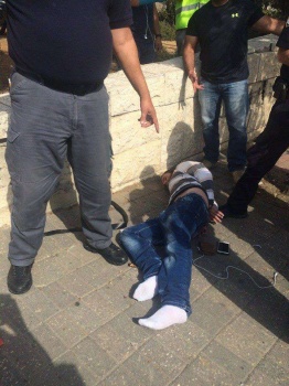 فيديو وصور..إدعاء عملية طعن بالقدس.. والضحية شاب وفتاة فلسطينيان