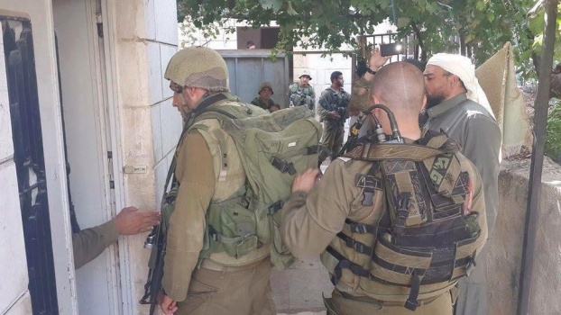 إصابات خلال اقتحام الاحتلال مخيم قلنديا شمال القدس