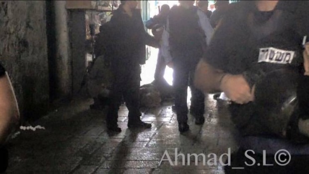 اطلق النار على فلسطينية ادعى الاحتلال انها طعنت مستوطنين