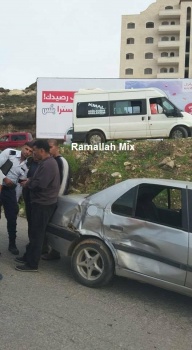 خاص "رام الله مكس" بالصور : حادث سير بين سيارة فلسطينية وجيب احتلالي قرب سردا