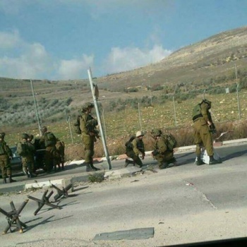 بالصور والفيديو..اغلاق نابلس بكافة مداخلها