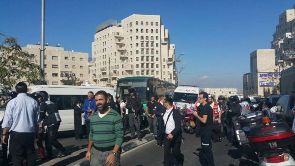 بالصور ..اصابة اسرائيلية بزعم تنفيذ عملية طعن في حافلة بالقدس