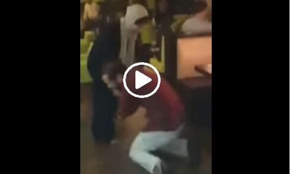 ماذا فعل هذا الشاب بعد غيابه عن والدته لسنوات طويلة ؟ - فيديو