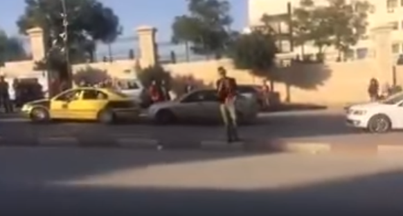 مغني في نصف الشارع بمدينة نابلس!!!