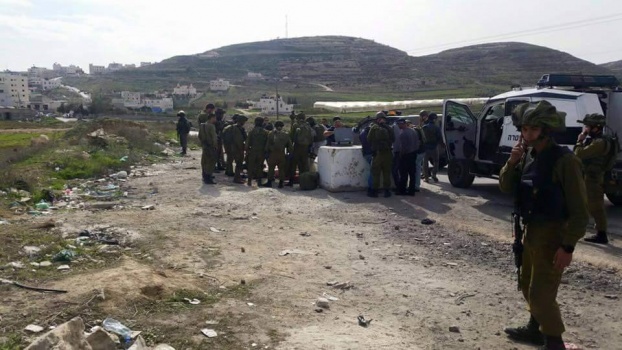صور : اصابة خطيرة جدا ً لجندي في عملية طعن بالخليل واستشهاد المنفذ