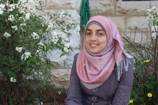 الطالبة الفلسطينية أسماء قدح ... قيود المعتقل بدلًا من باقة التخرج!