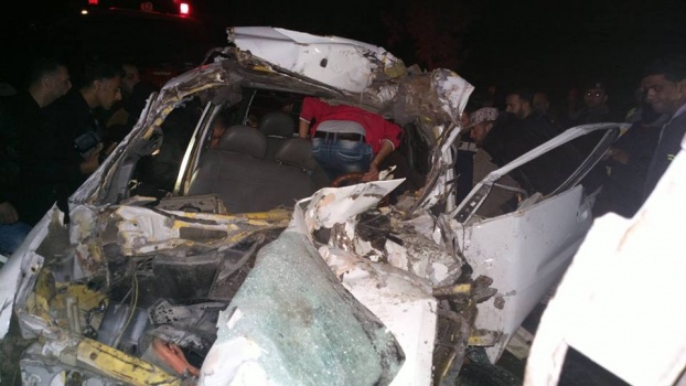 بالصور...وفاة شابين واصابة ثالث بجراح حرجة في حادث سير مروع بغزة