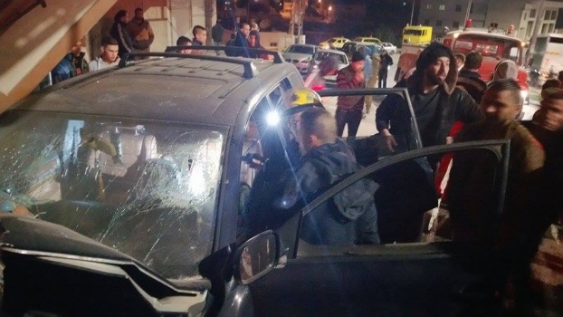 بالصور .. وفاة شاب وإصابة آخر بحادث سير ذاتي مروع بالخليل