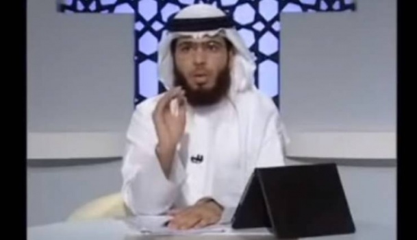 فيديو| لايجوز للنساء فعل هذا حتى أمام الزوج !!