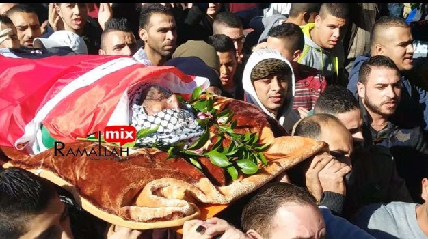 صور وفيديو..جماهير غفيرة تشيع جثمان الشهيد السيريسي في جنين