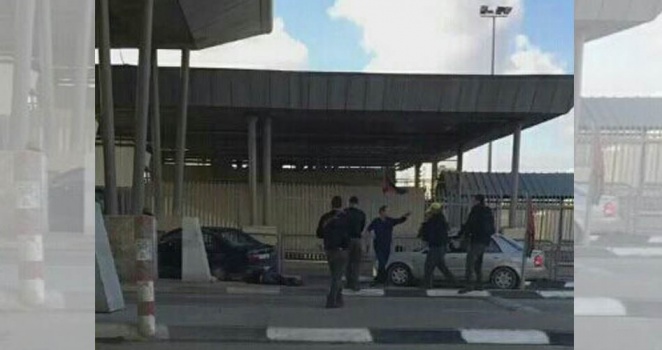 إصابة جندي إسرائيلي في عملية دهس على معبر قلنديا واطلاق النار على المنفذ و إصابته