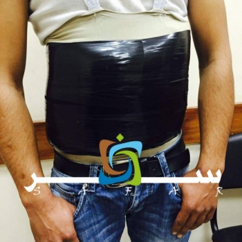 ضبط شاب يحمل حزام معسل وسجائر على معبر الكرامة
