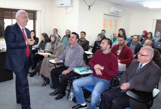 جنين:الدكتور صائب عريقات يحاضر فى الجامعة العربية الامريكية امام طلبة الماجستير في فن المفاوضات