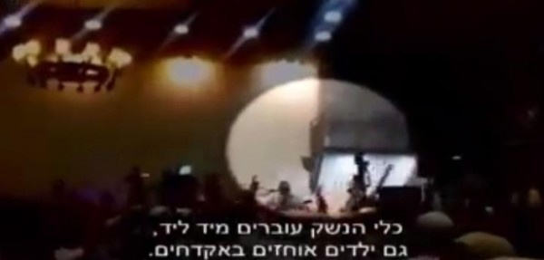 فيديو.. خلال حفل زفاف ...يهود يحتفلون بالسكاكين ويطعنون صورة الطفل دوابشة