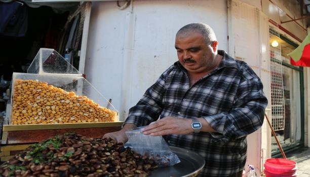 عربة أبو محمد للفول أعالت 22 فرداً في عائلته