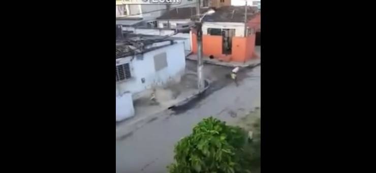 فيديو| شاهد كيف يتم تهريب المخدرات للسجناء بالبرازيل!!