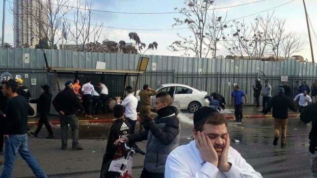 إصابة 10 إسرائيليين في عملية دهس بالقدس وإستشهاد المنفذ