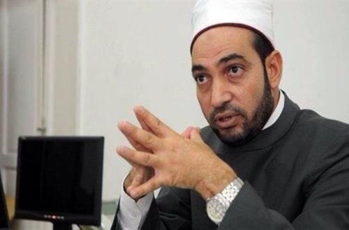 سالم عبد الجليل: لا يجوز شرعا للمرأة إضافة الرجال على صفحتها بـ"الفيس بوك"