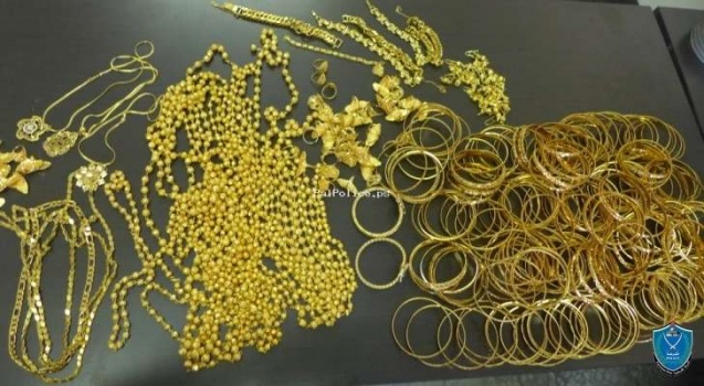 الشرطة تكشف ملابسات جريمة نصب واحتيال بكيلو ونصف مصاغ ذهبي مزيف في الخليل