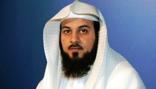 بالفيديو .. لفظ خارج وغير متوقع للعريفي على الهواء يثير ضجة تدفعه للاعتذار