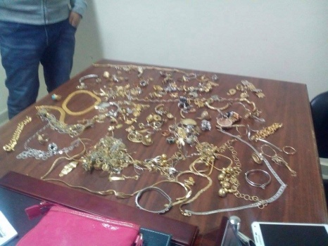 الشرطة تكشف ملابسات سرقة مصاغ ذهبي ومبلغ 12 ألف شيقل من داخل منزل في بيت لحم