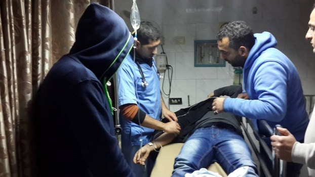 بالصور..مستوطن يهاجم مركبة فلسطينية ويتسبب بأصابة راكبيها قرب يعبد جنوب جنين