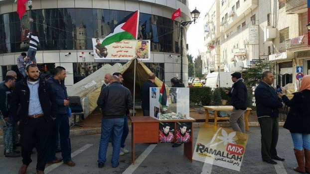 بالصور..بدء حملة جمع التبرعات لأعادة أعمار منزل الشهيد "مهند الحلبي" في رام الله