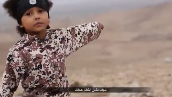 شاهد..من هو الطفل الذي ظهر في فيديو اعدامات داعش؟!