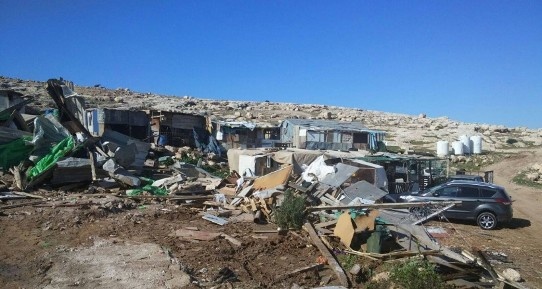 الاحتلال يهدم بركة مياه وبركسات في طوباس