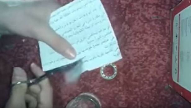 فيديو| طالب يبتكر طريقة للغش في الامتحانات