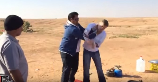 فيديو| مدرب كاراتيه أجنبي يتحدى شاب سعودي... لكن النتيجة لم تكن متوقعة!