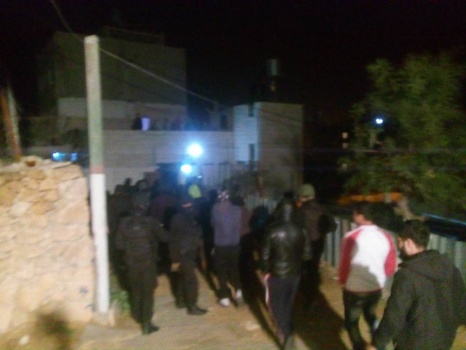 ما سبب اطلاق النار وماذا حدث في الخليل فجر اليوم الجمعة ؟