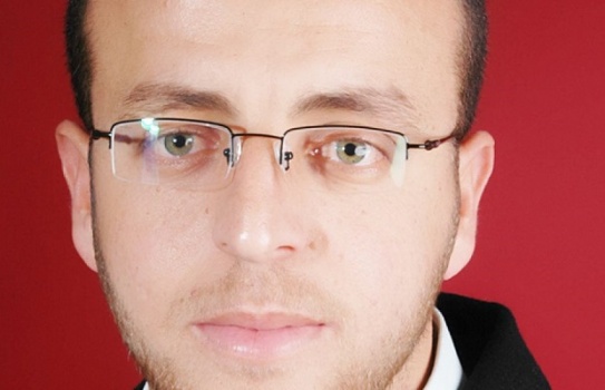 رغم خطورة وضعه  "العليا الإسرائيلية" ستنظر في اعتقال "الصحفي القيق" الشهر القادم