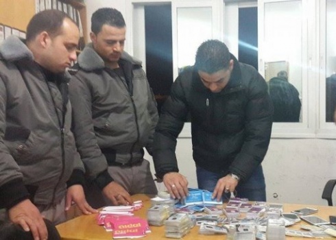 الضابطة الجمركية تضبط 750 شريحة اتصالات اسرائيلية في طوباس