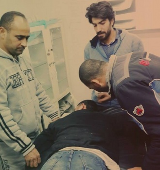بالصور..جنين: جنود الأحتلال يعتدون على عامل من بلدة السيلة الحارثية بالضرب