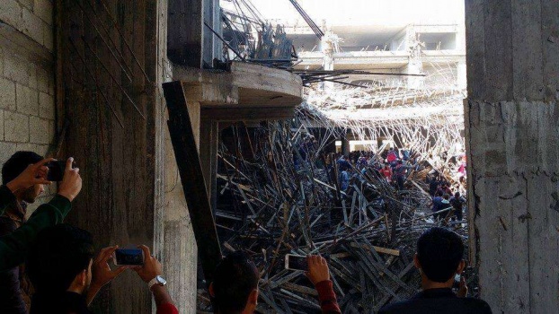 أكثر من 20 إصابة بانهيار مبنى قيد الإنشاء بجامعة الأقصى في خان يونس